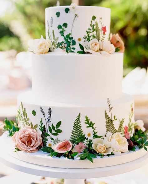 Solvang Bakery, Botanical Cake, Floral Wedding Cake, Wedding Cakes With Flowers, Wedding Cake Inspiration, Wildflower Wedding, Floral Cake, Wedding Cake Designs, Wedding Desserts