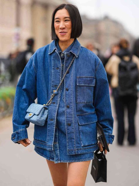 Denim Chore Jacket Outfit, Chore Jacket Outfit, Oversized Denim Jacket Outfit, Denim Outfit Ideas, Oversized Black Denim Jacket, Denim Attire, Denim Chore Jacket, Denim Jacket Outfit, Straight Cut Jeans