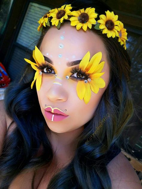 spring Sunflower Makeup Halloween, Sunflower Eye Makeup, Floral Makeup Looks, Sunflower Witch, Coachella Make-up, Sunflower Makeup, Sun Makeup, Bee Makeup, Coachella Makeup