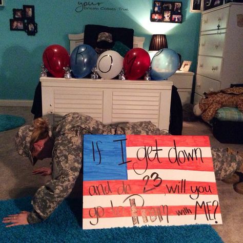 Military Proposal, Homecoming Dance Proposal, Army Homecoming, Homecoming Poster Ideas, Cute Proposal Ideas, Diy Valentine Gifts For Boyfriend, Promposal Ideas, Prom Proposals, Cute Prom Proposals