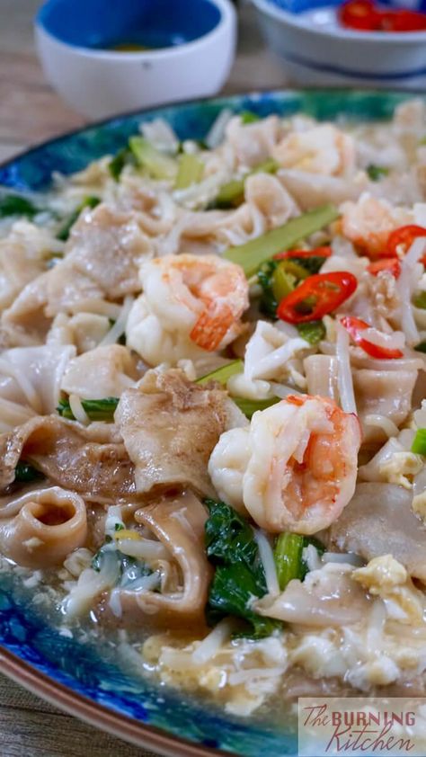 Wat Tan Hor Recipe, Hor Fun Noodle, Chinese Food Recipes, King Prawns, Asian Noodle Recipes, Asian Noodle, Malaysian Cuisine, Asian Kitchen, Singapore Food