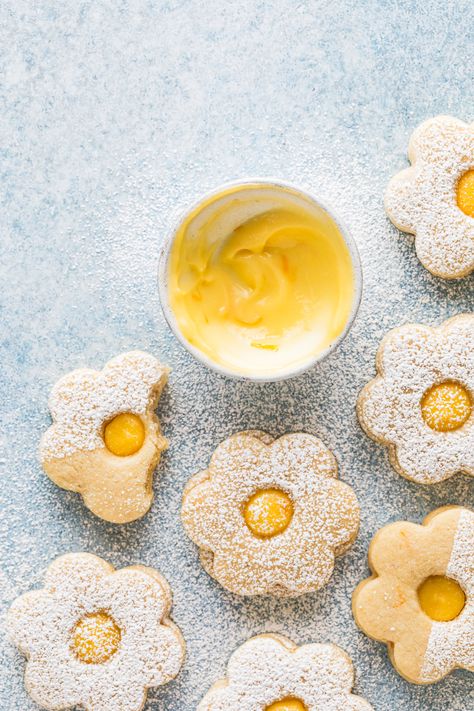 Lemon Curd Linzer Cookies, Cute Easter Cookies, Spring Shortbread Cookies, Lemon Linzer Cookies, Lemon Spritz Cookies, Spring Cookie Ideas, Spring Cookies Recipes, Spring Cookie Recipes, Spring Pastries