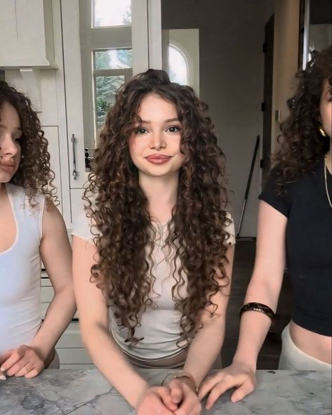 Girls With Curly Hair Aesthetic, Sunday Kolageras, Romantic Curly Hairstyles, Curly Hair Girl Aesthetic, Sunday Kalogeras, Curly Hair Salon, Kalogera Sisters, Beach Wrap Skirt, Kalogeras Sisters