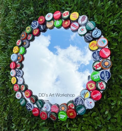 Bottle Cap Mirror, Things To Do With Bottle Caps, Beer Cap Projects, Bottle Top Art, Tab Crafts, Pop Tab Crafts, Unique Picture Frames, Bottle Cap Crafts, Beer Caps