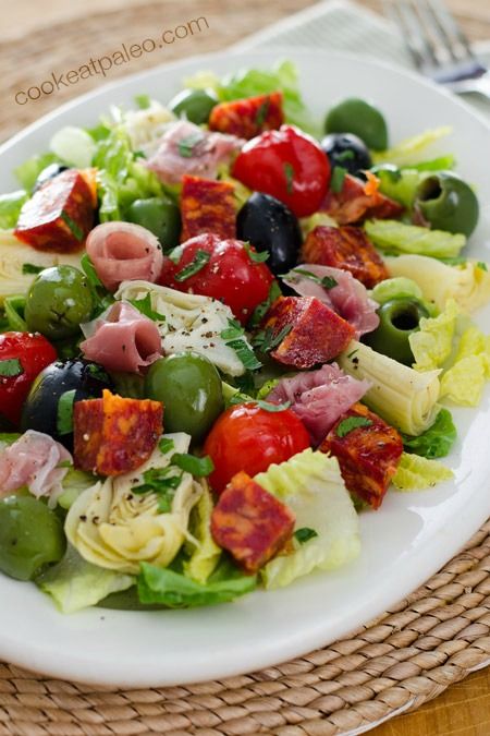 Antipasto salad is an easy no-cook weeknight meal. Gluten-free, dairy-free, and paleo - perfect when you don't want to turn on the stove. Antipasto Salad Dressing, Easy Antipasto Salad, Thanksgiving Appetizer Recipes, Antipasto Salad, Resep Salad, Paleo Salads, Italian Foods, Resep Diet, Paleo Lunch