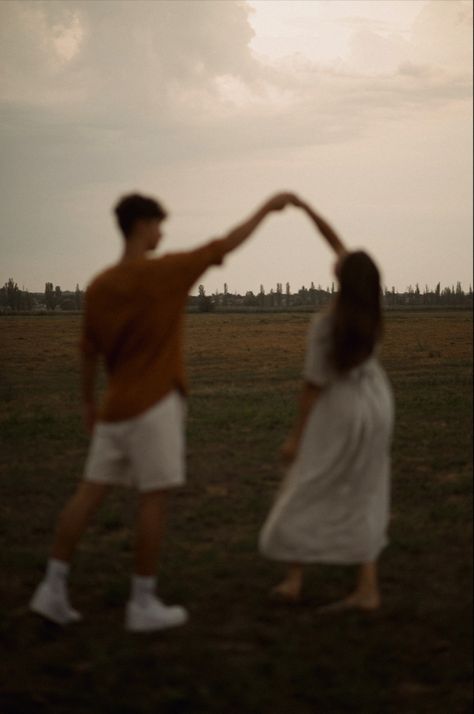 Couple Slow Dancing Aesthetic, Swing Dance Aesthetic, Couples Slow Dancing, Couple Slow Dancing, Slow Dancing Aesthetic, Two People Dancing, Couple Dancing Aesthetic, Aesthetic Dance, Swing Dancing