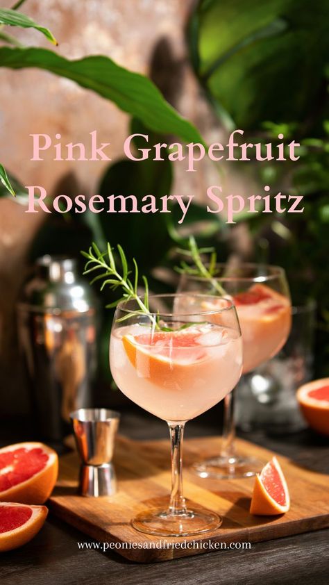 What a beautiful yet refreshing drink? Try out our Pink Grapefruit Rosemary Spritz. With a nice touch of vodka! #cocktail #summercocktail #summerdrink #vodka #grapefruitcocktail #grapefruitdrink #grapefruitspritz #rosemarycocktail Pink Grapefruit Cocktail, Spritz Drink, Grapefruit Drink, Rosemary Cocktail, Grapefruit Cocktail, Alcholic Drinks, Vodka Cocktail, Pink Cocktails, Spring Cocktails