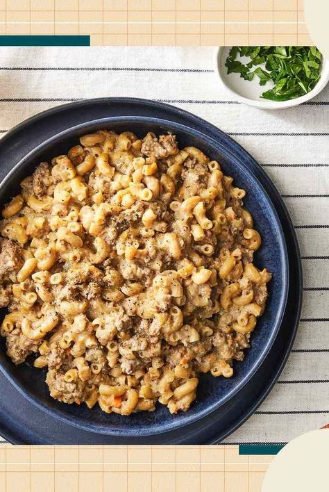 This fast one-pot, veggie- and protein-packed meal satisfied my family during our busiest seasons. Now that they’re older, it’s a healthy, comfort food dish that they still go wild about. Copycat Hamburger Helper, Ground Beef Skillet, Beef Skillet, Skillet Pasta, Easy Skillet, Heart Healthy Diet, Healthy Comfort, Hamburger Helper, Dash Diet