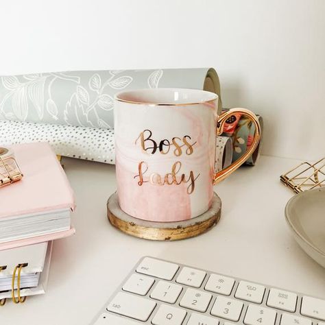 Christmas Gifts For Your Boss, Coffee Mug Aesthetic, Decor Closet, Pretty Desk, Boss Lady Mug, Boss Christmas Gifts, Islamic Content, Women Boss, Girl Boss Gift