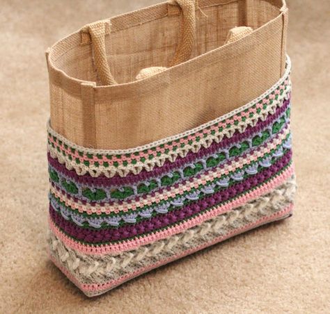 Nederlandse vertaling I want that bag! CAL week 4 | It's all in a Nutshell Beginner Haken, Jute Tas, Granny Square Bag, Crochet Bags Purses, Crochet Diy, Crochet Tote, Jute Bags, A Hook, Crochet Basket