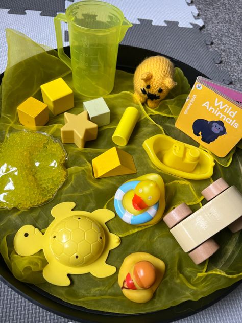 The Rainbow Series: Yellow 💛 This week we are exploring yellow. H is obsessed with ducks so he was over the moon when he saw them in his tray! #harleesplaycorner #playideas #sensoryplay #learningthroughplay #homelearning #babyplay #toddlerplay #playathome #creativetoddlers #creativeplayideas #montessorilearning #funbudgetplay #exploringcolours #inspiremyplay #inspireuswithyourplay #welovesimpleplay #playtolearnwithkaty #playactivitiesforfun Baby Activities, Yellow Theme, Tuff Tray, Messy Play, Toddler Play, Home Learning, Best Budget, Learning Through Play, Baby Play