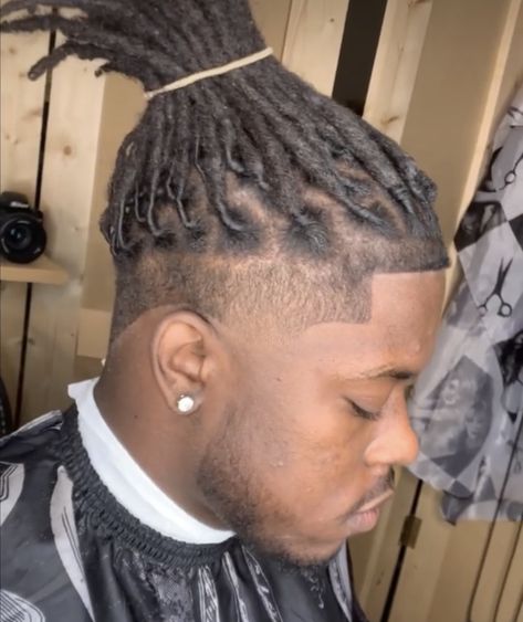 Edge Up With Dreads Men, Drop Fade With Dreads, Drop Fade Locs, Drop Fade Dreads, Hightop Dreads Styles Men, Taper Fade Long Hair, Boys Hairstyle, Dyed Dreads, Dread Hairstyles For Men