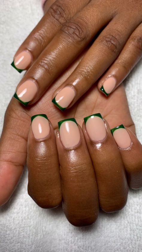 Short Nail Designs Dark Green, Short French Tip Acrylic Nails Green, Green Nails For Homecoming, Emerald Green Nails French Tip, Emerald Green Nails Square, Emerald Green Christmas Nails, Short Emerald Green Nails, Emerald Green French Tip Nails, Tan Nail Designs