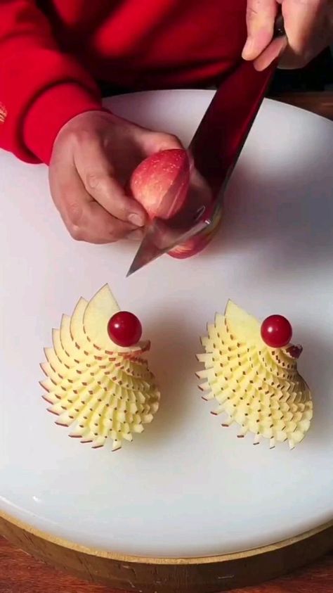 Puding Roti, Fruit Platter Designs, Amazing Food Videos, Decorações Com Comidas, Amazing Food Decoration, Fruit And Vegetable Carving, Catering Ideas Food, Amazing Food Art, Creative Food Art