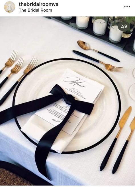 Black Rimmed Charger Plate, Black Rim Charger Plate Wedding, Wedding Place Settings Black And White, Black Charger Plates Table Settings, Black Napkin Wedding, Placemats For Wedding, Black Charger Plates, Wedding Decorations Table Settings, Charger Plates Wedding