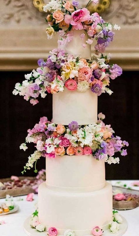 Huge Wedding Cakes, Wedding Cake With Flowers, Chocolate Chiffon Cake, Textured Wedding Cakes, Metallic Wedding Cakes, Vegan Wedding Cake, Wedding Cake Ombre, Cake With Flowers, Beautiful Saturday