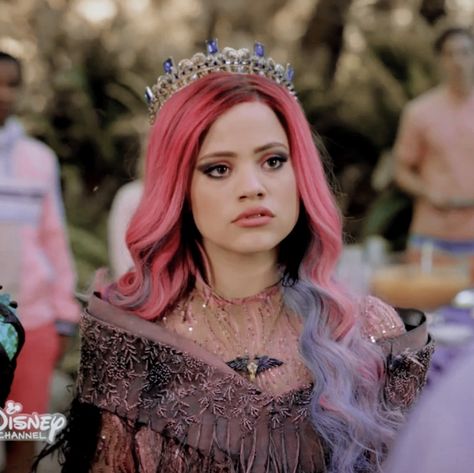 Audrey From Descendants, Evie Descendants, Descendants Costumes, Descendants Party, Sarah Jeffery, Mal And Evie, Disney Channel Descendants, Disney Descendants 3, Audrey Rose