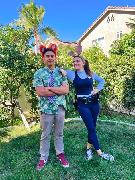 #halloween #halloweencostume #halloweenideas #costume #costumeinspiration #costumeidea #zootopia #couplescostume #boyfriend #goals #costumegoals Judy Hoops And Nick Wilde Couple Costume, Zootopia Costume Family, Officer Hops And Nick Costume, Judy Hoops And Nick Wilde Costume, Zootopia Couple Costume, Zootopia Nick And Judy Costume, Judy Hopps And Nick Wilde Costume, Nick Wilde Costume, Lilo And Stitch Aliens