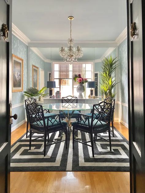 Hollywood Regency Kitchen, Hollywood Regency Interior Design, Regency Interior Design, Maximalist Bedrooms, Chinoiserie Stencil, Wall Paint Ideas, Hollywood Regency Interior, Hollywood Regency Home, Hollywood Regency Decor