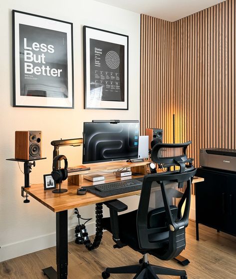 Cozy Desk Setup, Minimalist Workspace, Desk Arrangements, Best Ergonomic Office Chair, Comfortable Workspace, Creative Office Space, Cozy Desk, Desk Setups, Home Studio Setup