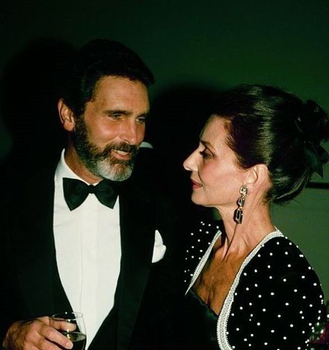 Audrey Hepburn and Robert Wolders Robert Wolders, Barbara Walters, Vanessa Redgrave, Ageless Beauty, Life Pictures, Aging Gracefully, Picture Collection, Classic Beauty, Classy Women