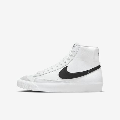 The Nike Blazer Mid '77 channels the old-school look of Nike basketball with a vintage midsole finish. Throwback style with modern materials means you can run, skip and jump in comfort. Nike Blazers Mid 77's, Shoes Aesthetic Nike, White Nike Blazers, Nike Blazer Shoes, Nike Mid Blazer, Nike Hightop, Blazers Nike, Nike Shoes High Tops, Blazer Shoes