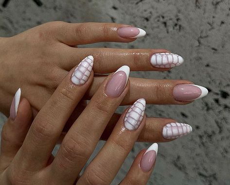 Easy Nail Designs Neutral, Natural Aesthetic Nails, Neutral Cute Nails, White Theme Nails, White Base Nails With Design, Simple Blooming Gel Nails, Classy Fun Nails, White Blooming Gel Nails, Almond Nails Simple Design