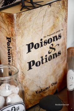 Free Printable Halloween Poisons and Potions Book Cover | theidearoom.net Halloween Spell Book, Potions Book, Halloween Spells, Halloween Printables Free, Festa Harry Potter, Halloween Potions, Halloween Labels, Idea Room, Halloween Party Diy