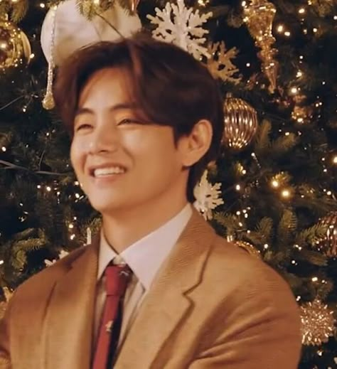 Taehyung Christmas Icon, Taehyung Christmas, Christmas With Him, Bts Kdrama, Santa Stocking, Wanna Be Yours, Icons Bts, Winter Bear, This Is Love