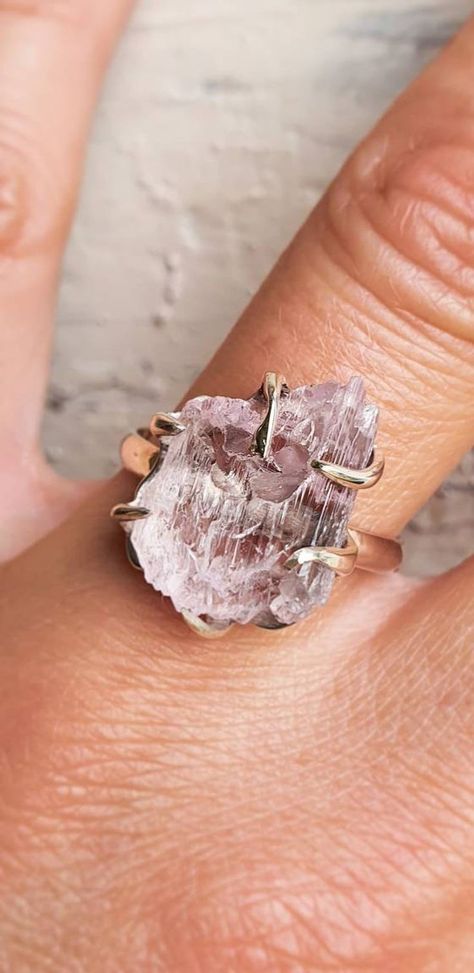 Unique Engagement Rings Halo, Kunzite Ring, Blue Diamond Engagement Ring, Jewelry By Brand, Silver Jewelry Design, Dope Jewelry, Silver Jewelry Rings, Pink Gemstones, 925 Silver Jewelry