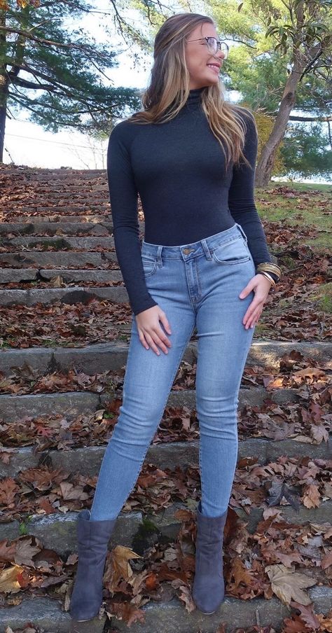 Tight Turtleneck Outfit, Smart Casual Women Jeans, Jean Overall Outfits, High Heel Boots Outfit, Boot Outfits, Smart Casual Women, Full Sleeve Top, Turtleneck Outfit, Overall Outfit