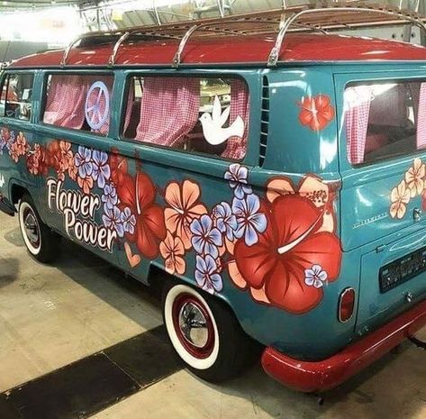 Combi Hippie, Kombi Food Truck, Mundo Hippie, Old Van, Vans Painted, T3 Vw, Kombi Motorhome, Hippie Car, Arizona Robbins