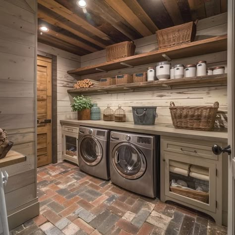 Cabin Laundry Room, Farmhouse Laundry Room Ideas, Barn House Interior, Rustic Laundry Rooms, Pantry Laundry Room, Ranch House Decor, Dream Laundry Room, Mudroom Laundry Room, Laundry Room Renovation