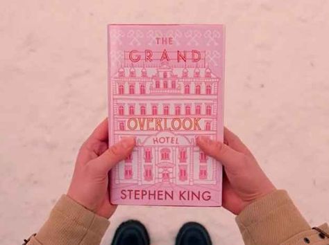 The film trailer, a mashup of Anderson’s The Grand Budapest Hotel and Kubrick’s The Shining (based on the book by Stephen King) was created by YouTuber Steven Ramsdem, after he noticed both directors frame their shots in a similar way. Stanley Kubrick The Shining, Wes Anderson Aesthetic, Lobby Boy, Wes Anderson Style, The Grand Budapest Hotel, Wes Anderson Movies, Wes Anderson Films, Hotel Meeting, Overlook Hotel