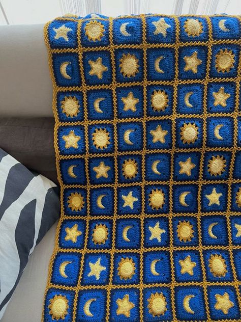 Celestial Granny Square Blanket, Crochet Decoration Ideas, Moon Crochet Blanket, Different Granny Square Patterns, Star Blanket Crochet, Star Crochet Blanket, Celestial Crochet, Star Granny Square, Crochet Blanket Designs