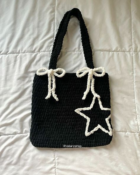 Crochet Bag Diy, Free Crochet Bag Patterns, Bow Crochet, Crochet Shoulder Bags, Sac Diy, Crochet Fairy, Free Crochet Bag, Beginner Crochet Tutorial, Knitting Tote Bag