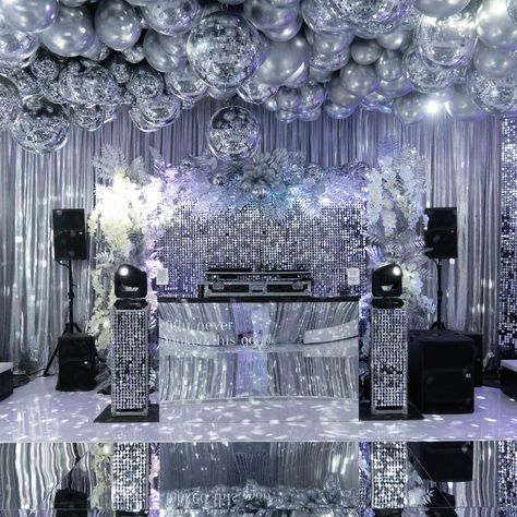 Silver & white The perfect colour palette for exuding style and sophistication, and creating the ideal party atmosphere ✨ Suppliers: Full planning & decorating @feelgoodeventsmelbourne Photography @epgroup.co & @feelgoodeventsmelbourne Dancers @entertainment_dance Balloons @belleballoons Mirror Men @fx_entertainment Mirror Performers @fresh.creative.entertainment Finger Food - @bitsandbitesbyn Cakes & Pastries - Glenfern Bakery Glitter @the_glitter_gypsy_ Decals @vinylstickers.com.... White Disco Party, Futuristic Party Theme, Silver Party Theme, Prom Balloons, Disco Ball Decorations, Silver Party Decorations, Disco Party Decorations, Prom Themes, Gala Ideas