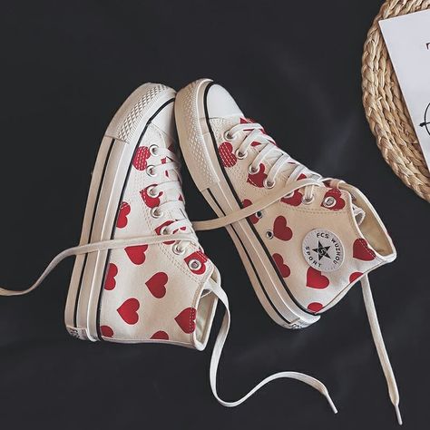 Heart Sneakers, Cute Converse Shoes, Grunge Shoes, Cute Converse, Preppy Shoes, Girls Heart, Shoes Spring, Aesthetic Shoes, Swag Shoes