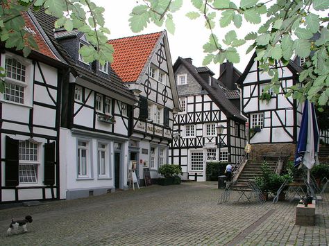 Kettwig Historical District Aachen Cathedral, Bauhaus Architecture, Germany Photography, North Rhine Westphalia, Beautiful Places In The World, Germany Travel, Most Beautiful Places, Old Town, Day Trips