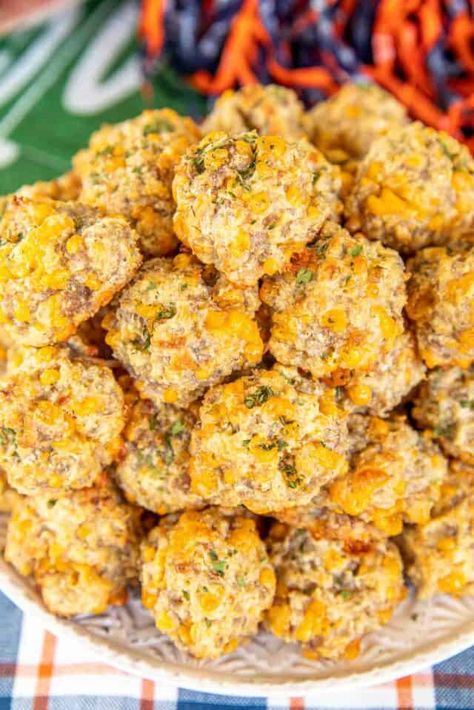 Cornbread Sausage Balls – sausage balls made with cornbread mix instead of Bisquick. Sounds weird, but these are seriously THE BEST sausage balls EVER! Only 4 ingredients - sausage, cream cheese, cornbread mix, and cheddar cheese. Can make in advance & freeze for a quick snack later. Great for parties, potlucks, tailgating, and dinner! #sausage #appetizer #snack #jiffymix Stuffing Sausage Balls, Butterfinger Dip, Ham Puffs, Pineapple Dip Recipe, Antipasto Squares, Stuffing Sausage, Parmesan Bites, Cheese Cornbread, Sausage Puffs