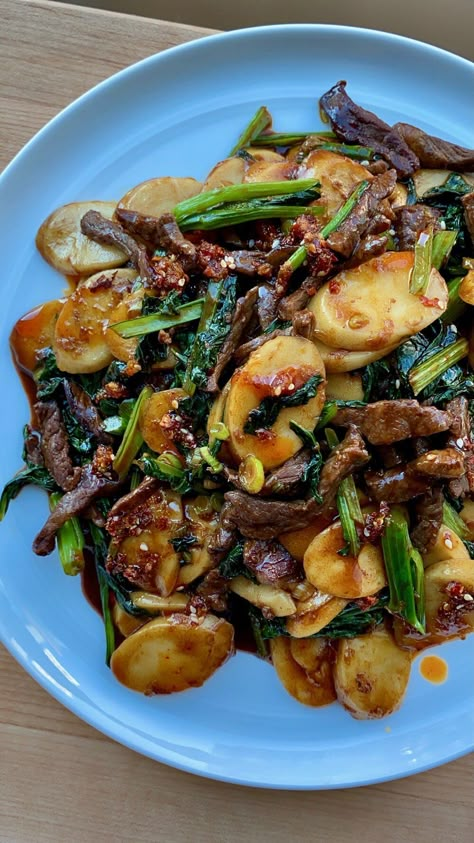 Stir Fried Rice Cakes, Tteokbokki Stir Fry, Korean Rice Cake Stir Fry, Chinese Rice Cakes, Chinese Rice Cake Recipes, Recipes With Rice Cakes, Rice Cakes Recipe, Shanghai Food, Chinese Mushrooms