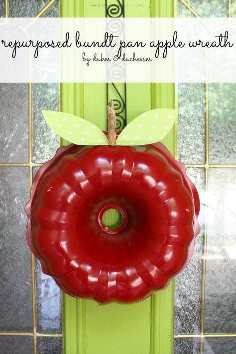 repurposed bundt pan apple wreath Apple Wreath Diy, Tp Crafts, Apple Week, Apple Crafts, School Wreaths, Apple Wreath, Apple Craft, Upcycled Projects, Apple Decorations