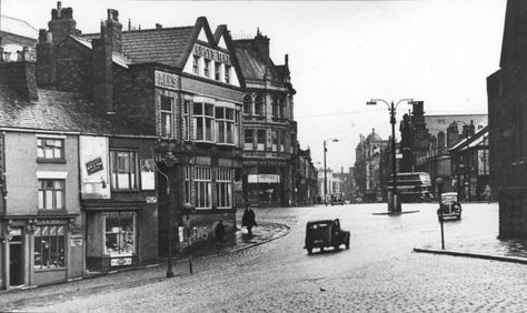 Bolton's ‘lost’ pub the Gypsy's Tent got visits from dentist | This Is Lancashire Bolton Lancashire, Function Room, On The Corner, Walkers, Victorian Era, Tent, Street View, Spa, The Past