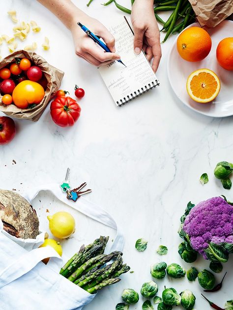 Design Cibo, Food Flatlay, Plats Healthy, Breakfast Ingredients, Food Photography Inspiration, London Food, Diet Vegetarian, Food Photography Styling, Nutrition Education