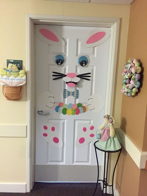 So cute for a kids bedroom door!! Slumber Party Crafts, Bedroom Door Decorations, Diy Door Decor, Diy Osterschmuck, Easter Door Decor, Fun Easter Crafts, Easter Door, Easter Decorations Dollar Store, Easter Decorations Christian