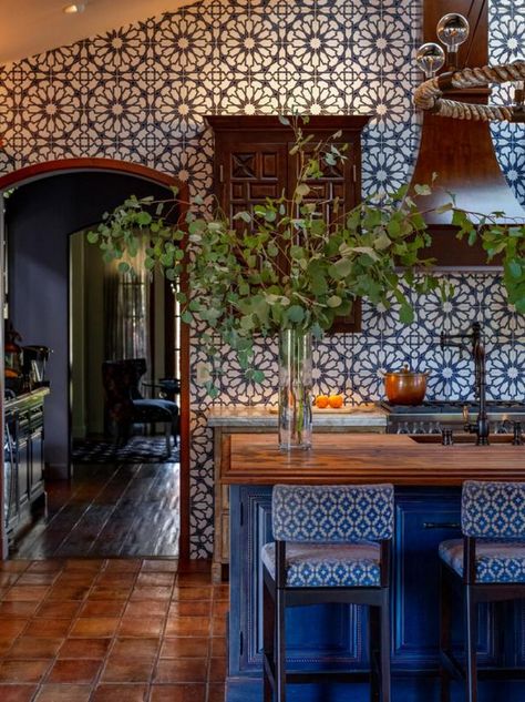 Mediterranean Style Kitchen, Spanish Style Kitchen, Spanish Interior, Spanish Home Decor, Mediterranean Interior Design, Mediterranean Interior, Mediterranean Kitchen, Mediterranean Style Homes, Mexican Home