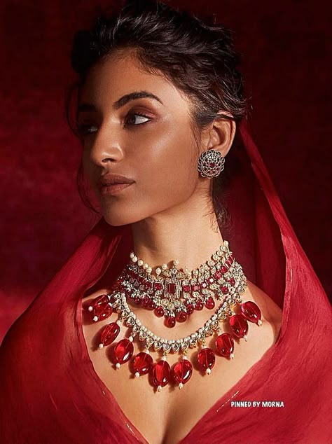 Tarun Tahiliani - India 🇮🇳 Jewellery Photoshoot Indian, Tarun Tahiliani Jewellery, Indian Jewellery Shoot With Model, Indian Jewellery Photoshoot, Jwellery Shoot Ideas, Indian Jewellery Photography, Red Jewelry Aesthetic, Jewelry Photography Model, Jewellery Fashion Shoot