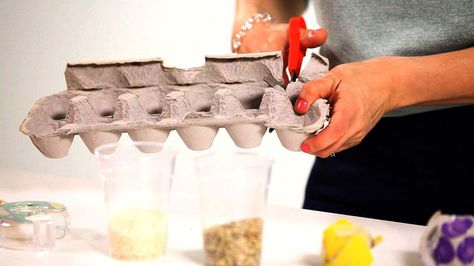 Learn how to make maracas out of egg cartons in this Howcast video with Music Moves Me. How To Make Maracas, Maracas Craft, Music Instruments Diy, Instrument Craft, Egg Shakers, Making Musical Instruments, Diy Preschool, Diy Instruments, Egg Cartons