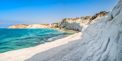 Scala dei Turchi Beach in Agrigento Sicily Seaside Resort, Underwater Life, Southern Italy, Beach Look, Turquoise Water, Ancient Times, Sandy Beaches, Wild Ones, Beach Sand