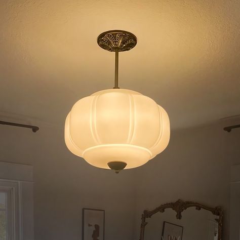 This vintage style recessed shade features a milk glass shade and an oiled brass frame, which creates a cozy atmosphere with the warm glow of soft light emanating through the milk glass shade. The brass frame is oiled to reveal a classic and elegant metal texture that is durable and easy to match with a variety of decor styles. The overall vintage style of the chandelier makes it suitable for use in living rooms, dining rooms, bedrooms and other spaces, adding a unique flavor to your home. Designed to illuminate your bedroom, living room, entryway, dining room, or even a cozy corner in your restaurant or coffee shop, this pendant light is a testament to the art of timeless design. Crafted with a golden metal base that exudes a warm glow, it pairs beautifully with the milk glass pendant lig Milk Glass Pendant, Milk Glass Pendant Light, Glass Hanging Lamp, Retro Pendant Lights, Pendant Lighting Bedroom, White Pendant Light, Dimmable Lamp, Metal Texture, Cozy Atmosphere